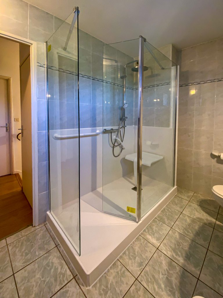 Douches PMR, les douches sécurisées par Les Douches LAPIERRE