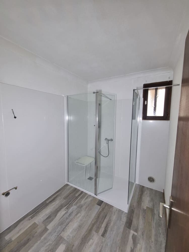 Installation de douche et salle de bain sécurisée à Carpentras