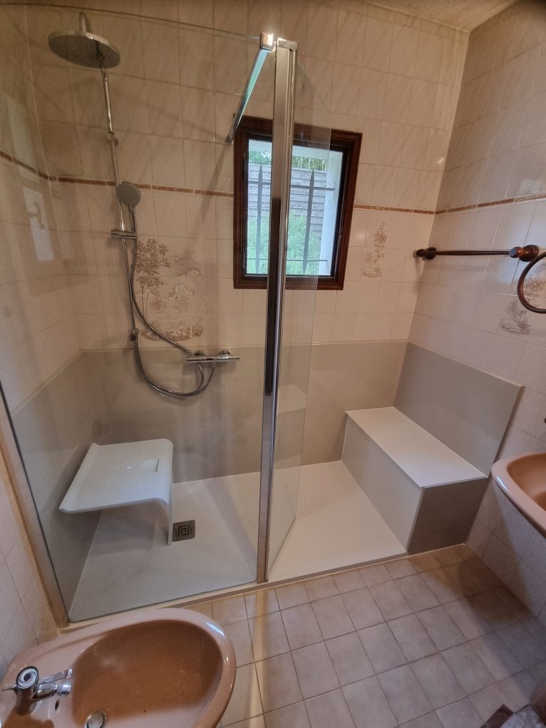 Douche et salle de bain sécurisée pour sénior et PMR Douche pour séniors Annecy